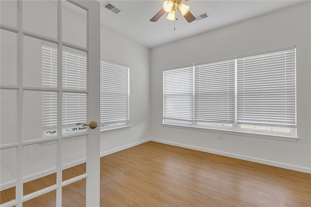 1502 Seminole Cir Beaver Falls, PA 15010 - Thumbnail 4