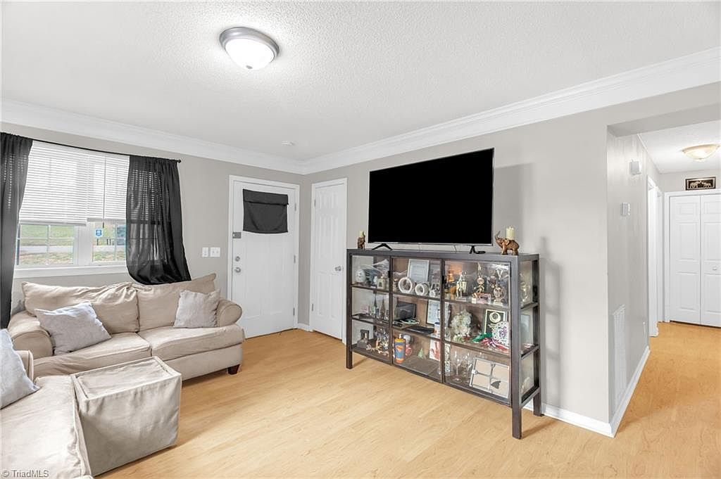 112 Rotary Ln Thomasville, NC 27360 - Thumbnail 4