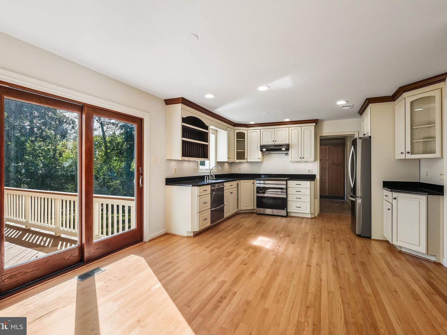 5704 Mossrock Dr North Bethesda, MD 20852 - Thumbnail 4