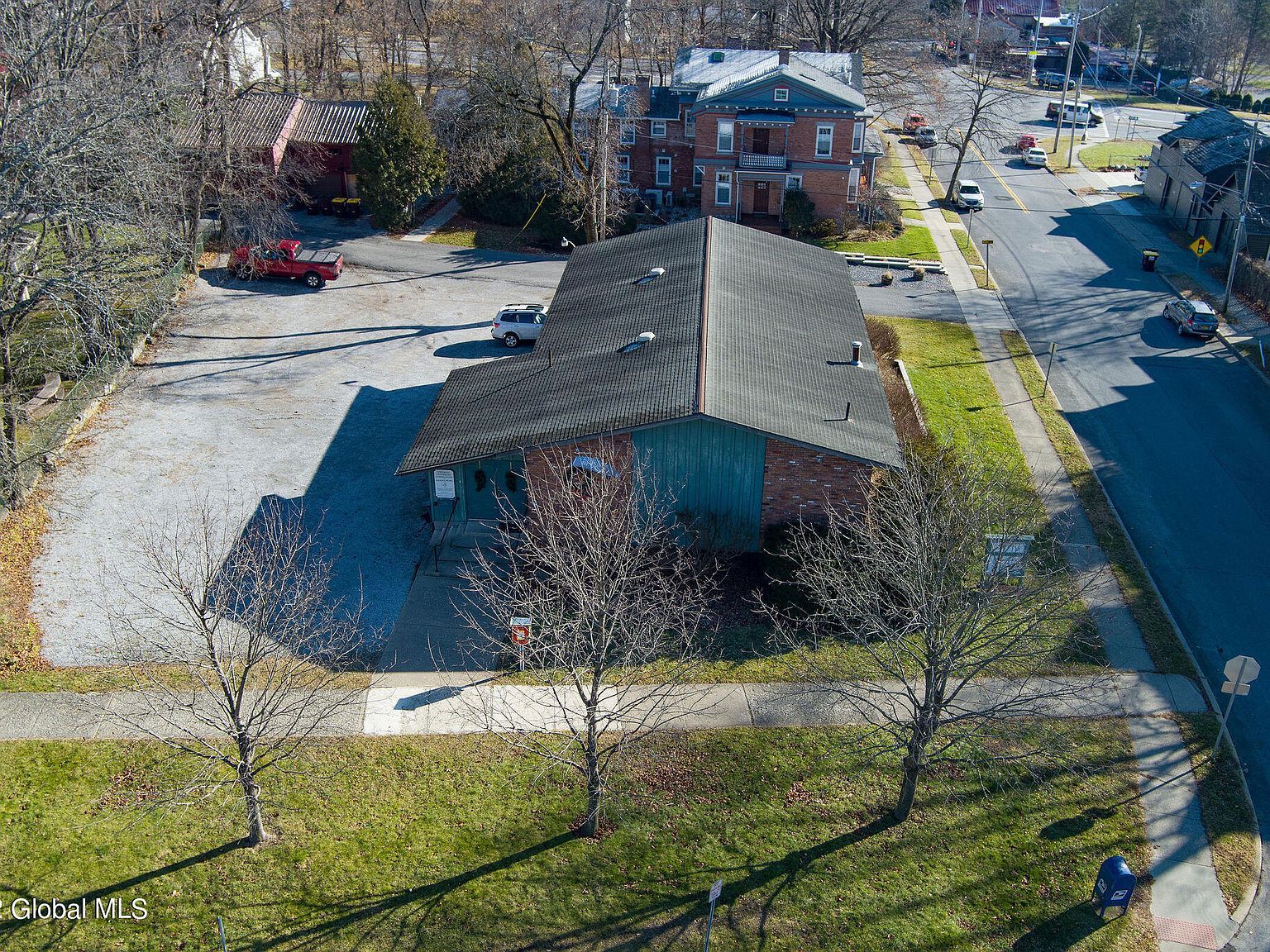 624 N Broadway Saratoga Springs, NY 12866 - Thumbnail 4