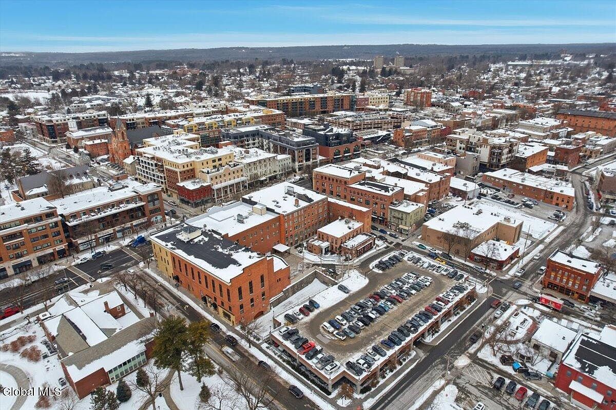 5 Spring St APT 402 Saratoga Springs, NY 12866 - Thumbnail 4