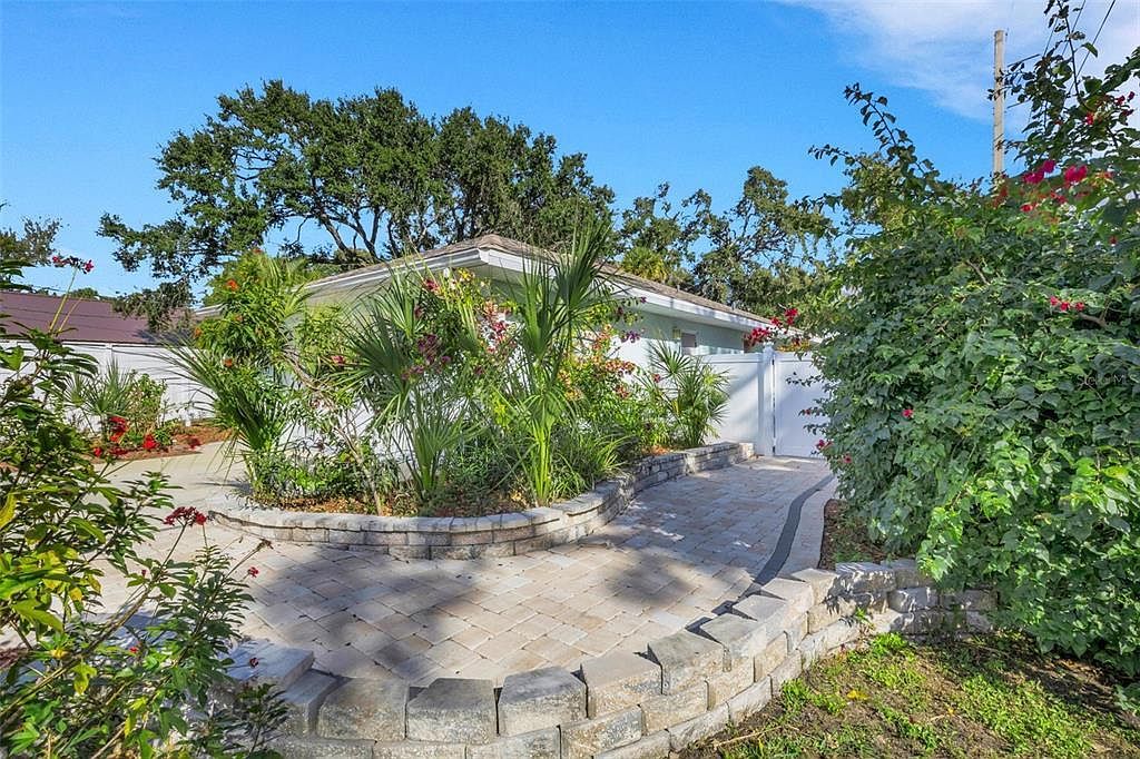 4557 Worcester Rd Sarasota, FL 34231 - Thumbnail 4