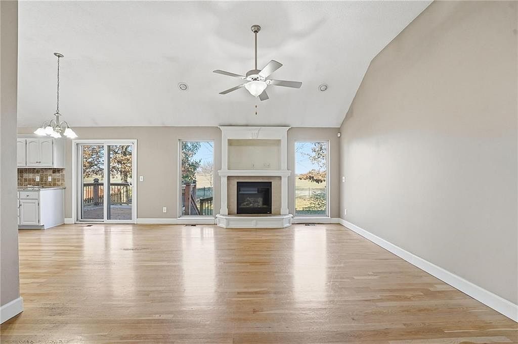 1200 W 10th St Kearney, MO 64060 - Thumbnail 4