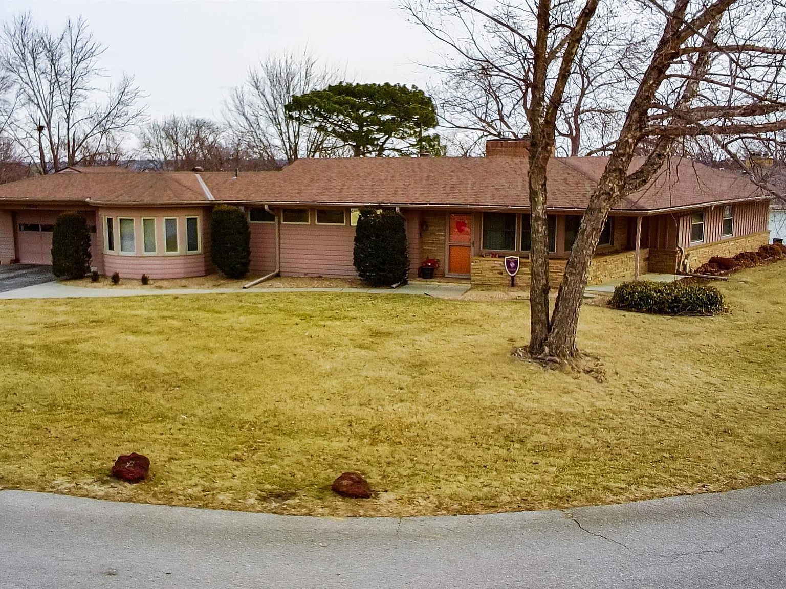 8633 Broadmoor Dr Omaha, NE 68114 - Thumbnail 4