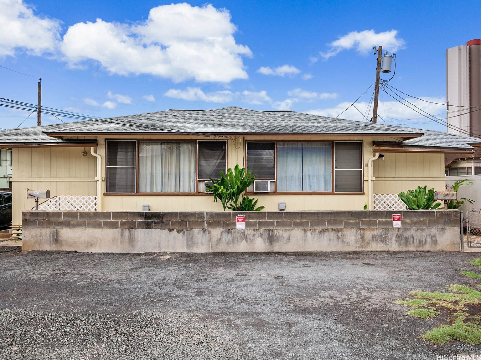 726 Menehune Ln Honolulu, HI 96826 - Thumbnail 4