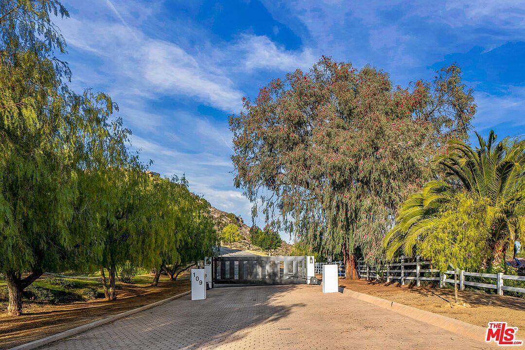 109 Buckskin Rd Bell Canyon, CA 91307 - Thumbnail 4