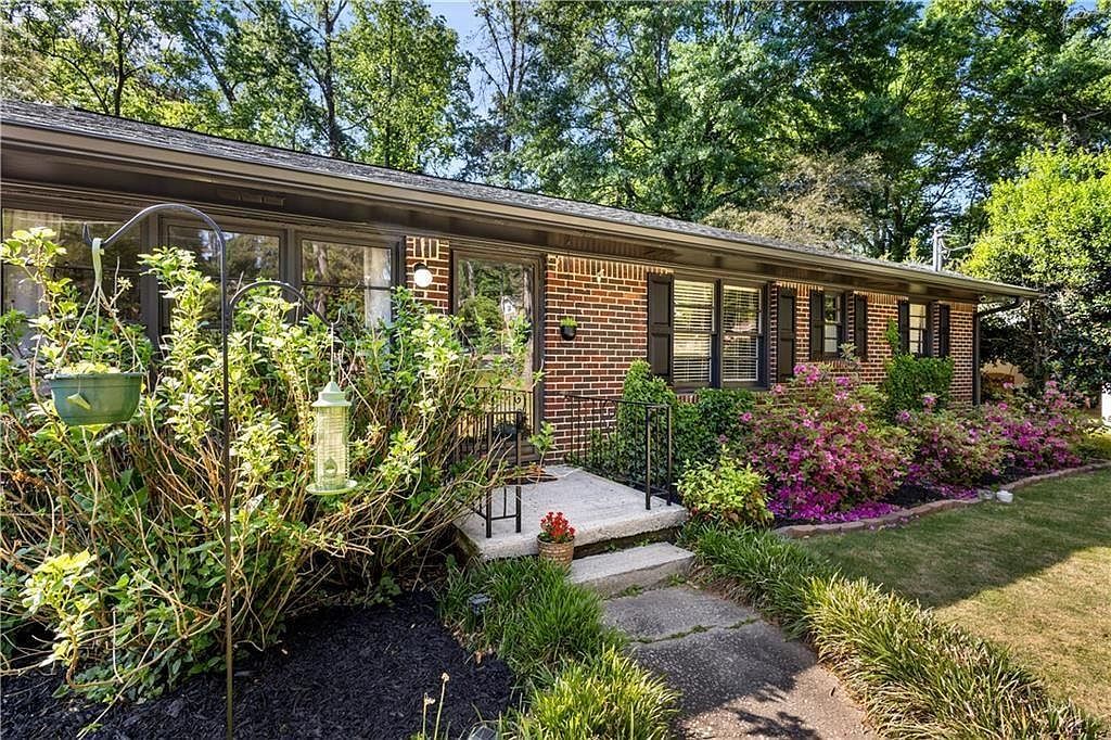 2859 Concord Dr Decatur, GA 30033 - Thumbnail 4