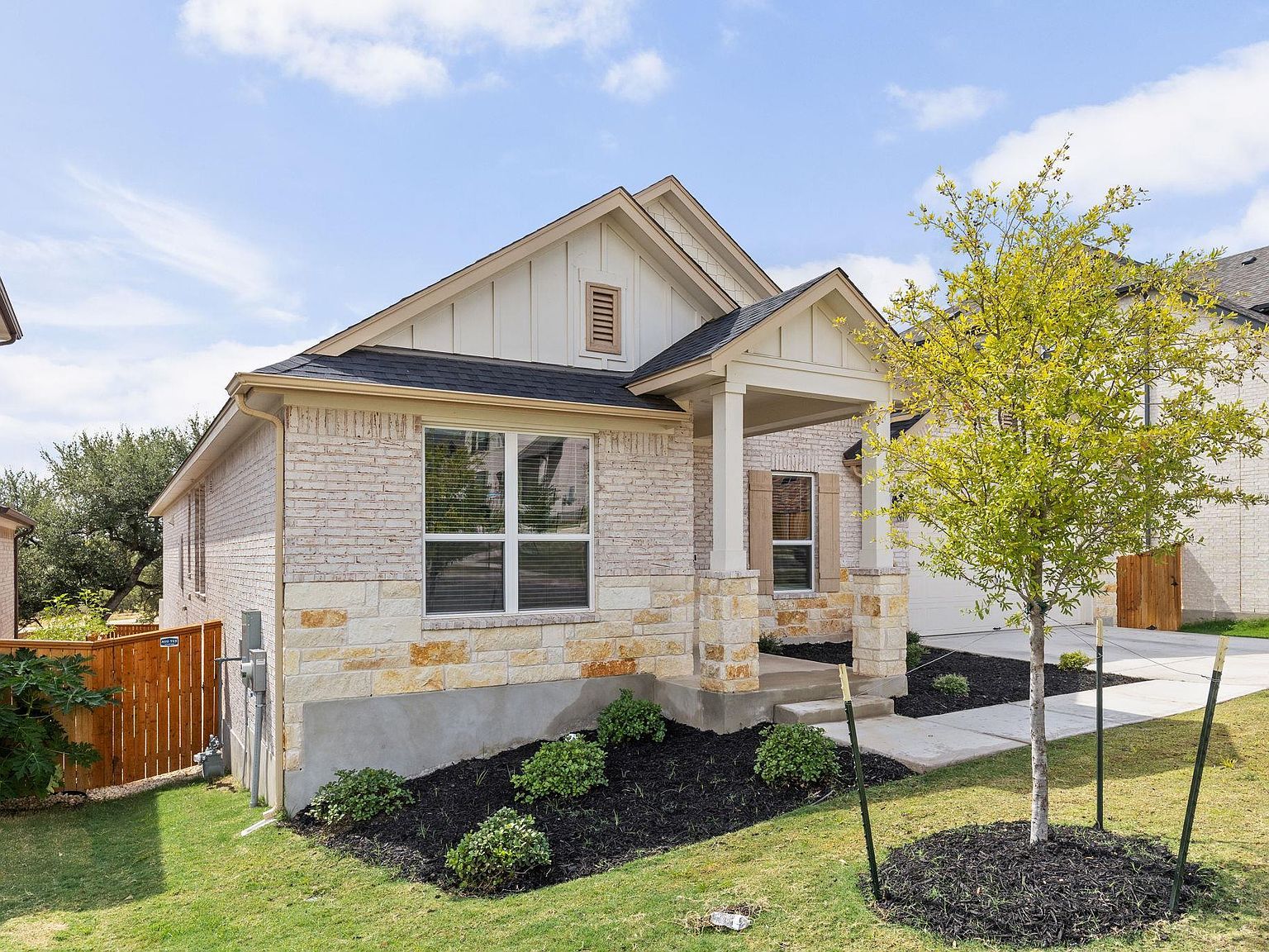 201 Blue Jasmine Trl Georgetown, TX 78628 - Thumbnail 4
