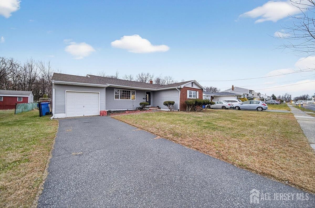 269 Rosewood Ln Port Reading, NJ 07064 - Thumbnail 4