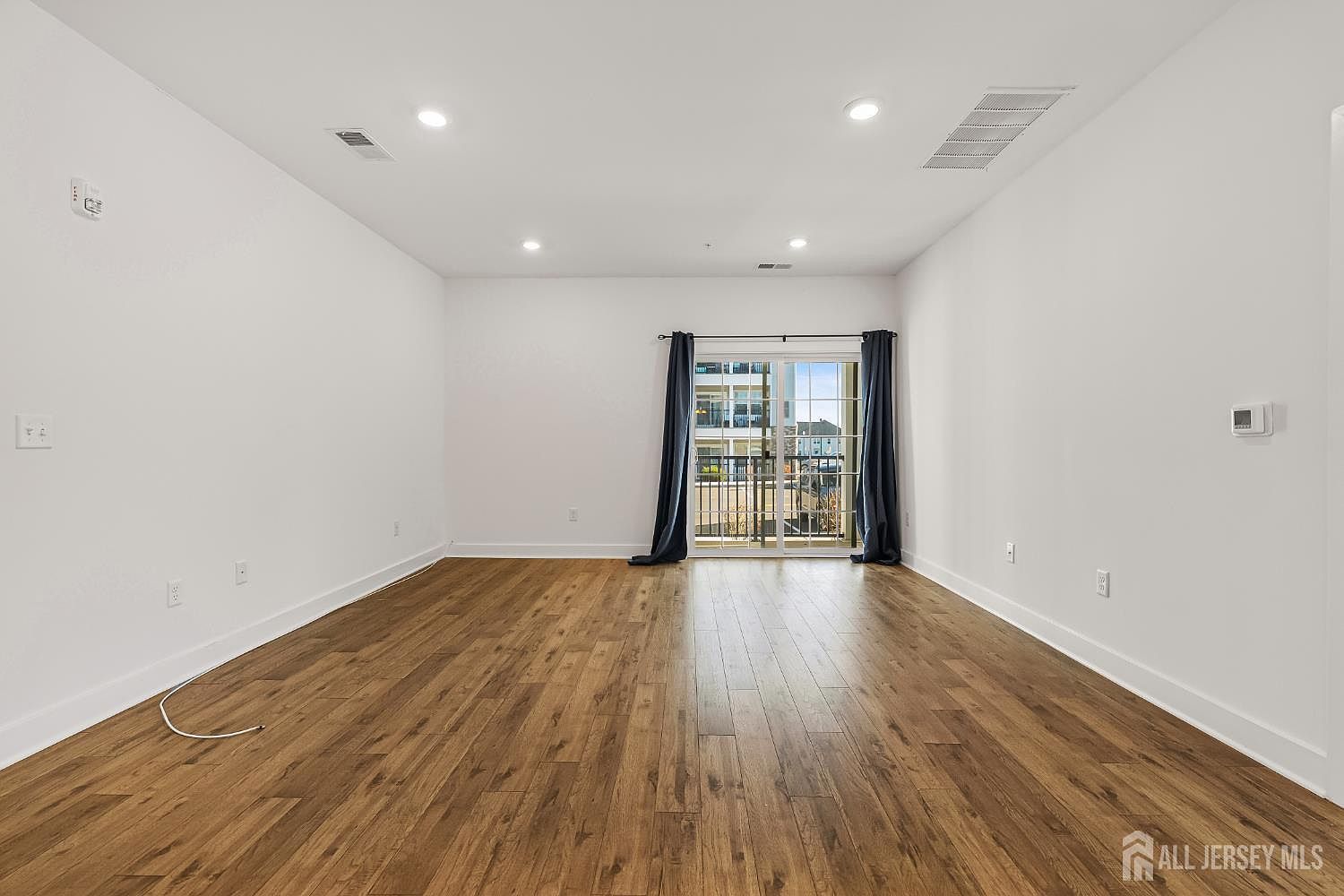 718 Stiller Ln Monroe Township, NJ 08831 - Thumbnail 4