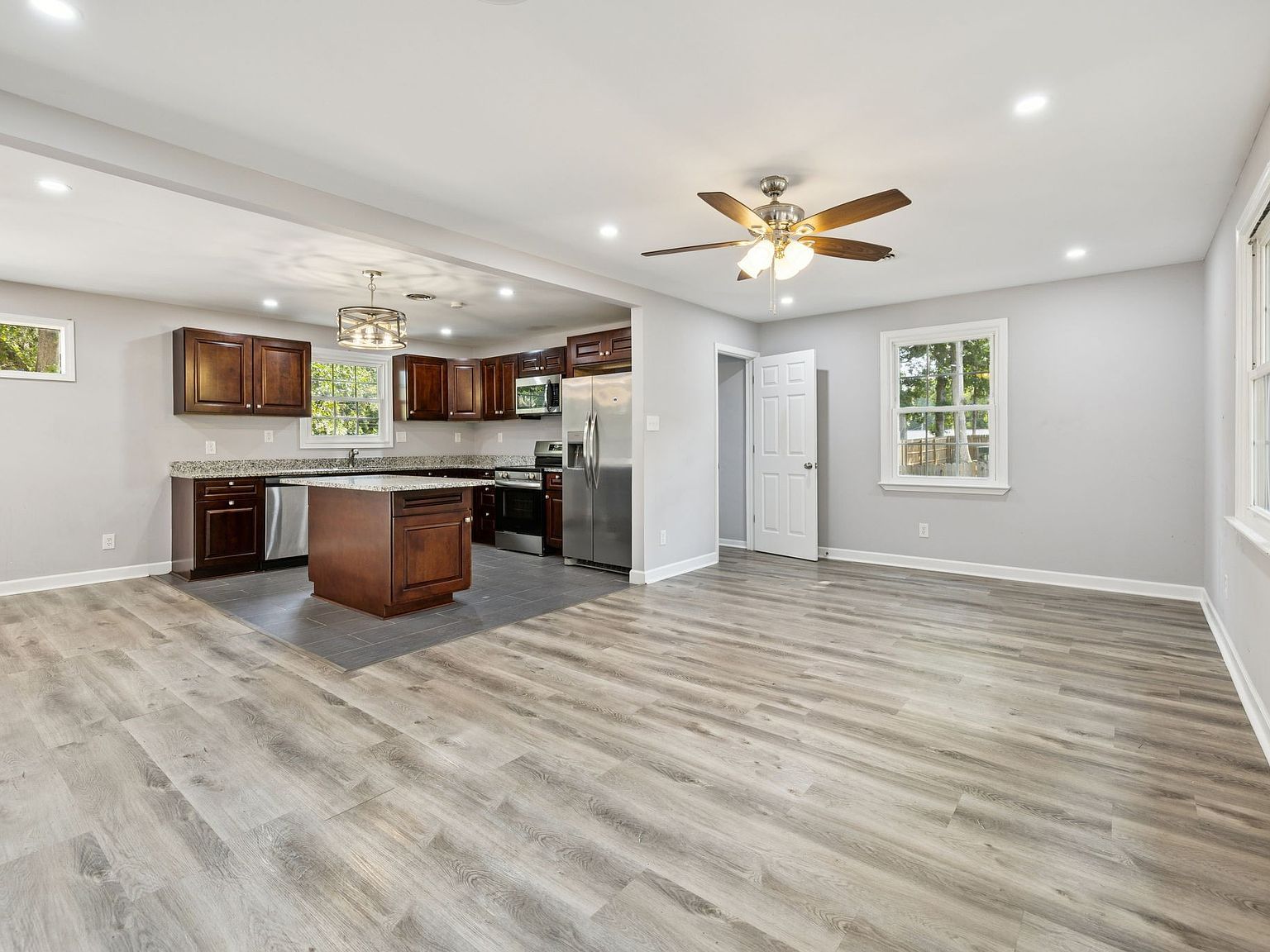 102 Warren Pl Dickson, TN 37055 - Thumbnail 4