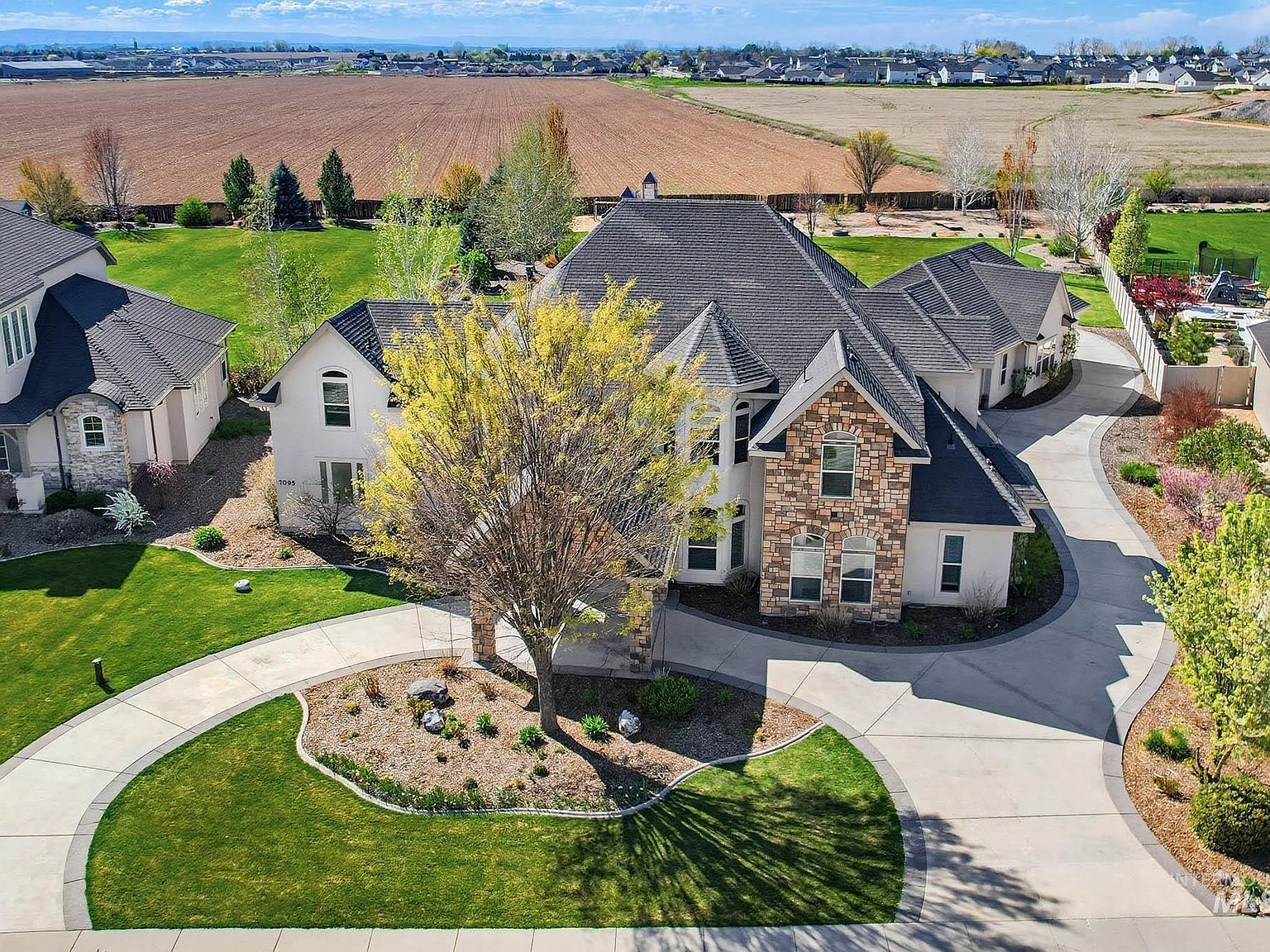 7095 S Pear Blossom Way Meridian, ID 83642 - Thumbnail 4