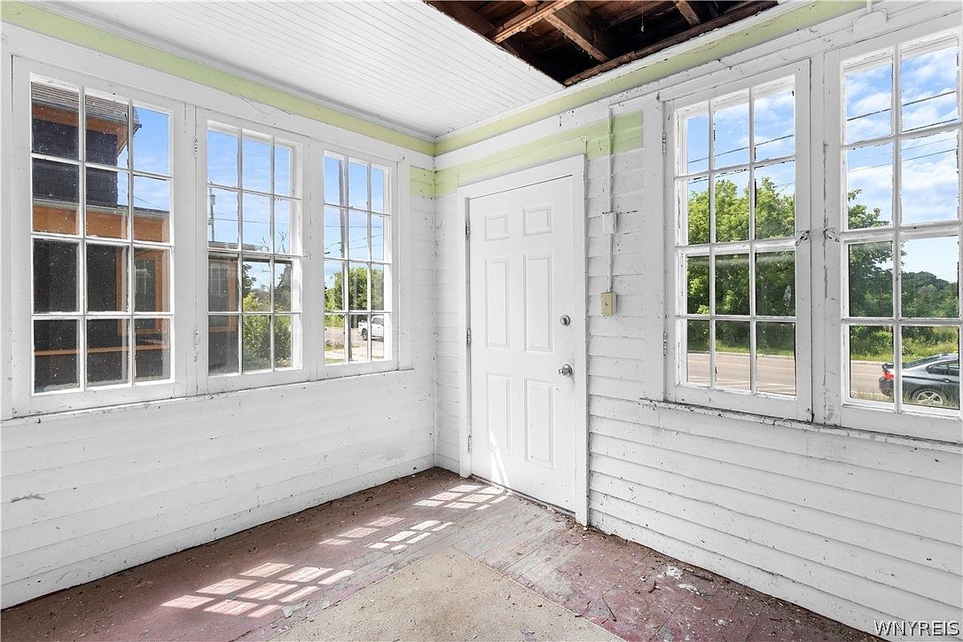 2819 Whirlpool St Niagara Falls, NY 14305 - Thumbnail 4