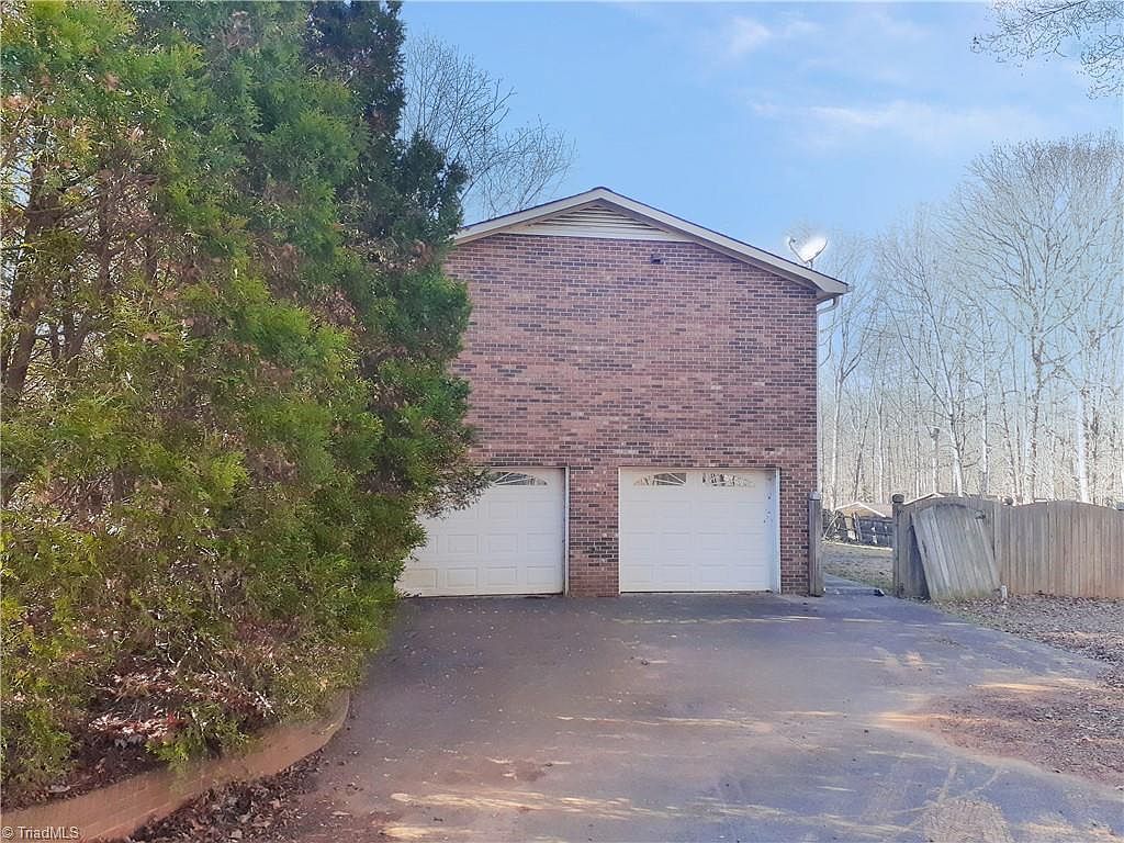 4605 Oak Park Dr Pfafftown, NC 27040 - Thumbnail 4