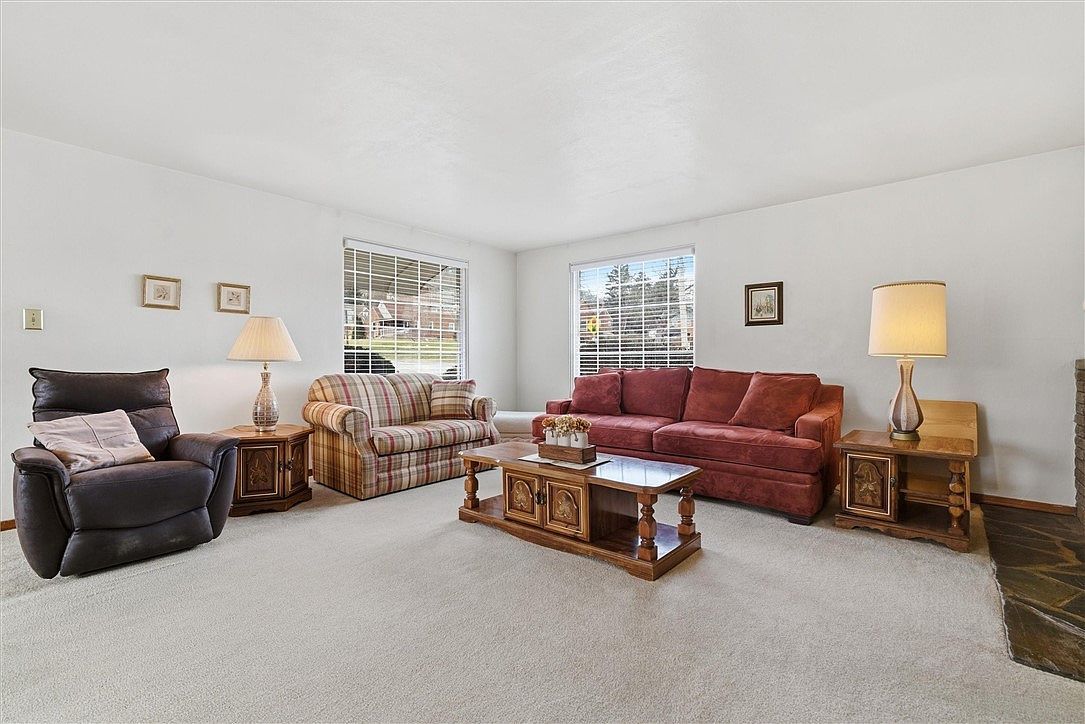 2001 Cypress Dr White Oak, PA 15131 - Thumbnail 4