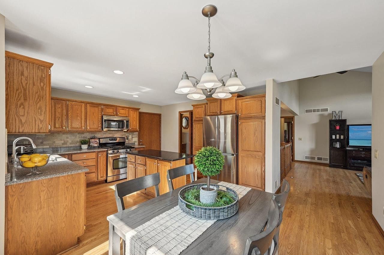 5306 Rustling Oaks Ln Mc Farland, WI 53558 - Thumbnail 4