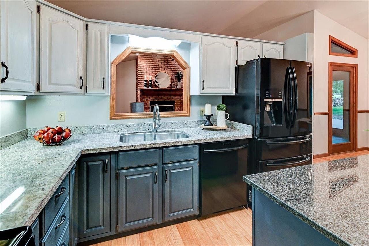 2834 Shadow Trl Sun Prairie, WI 53590 - Thumbnail 4