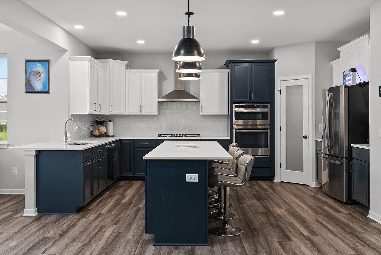 2260 Lonnie Ln Sun Prairie, WI 53590 - Thumbnail 4