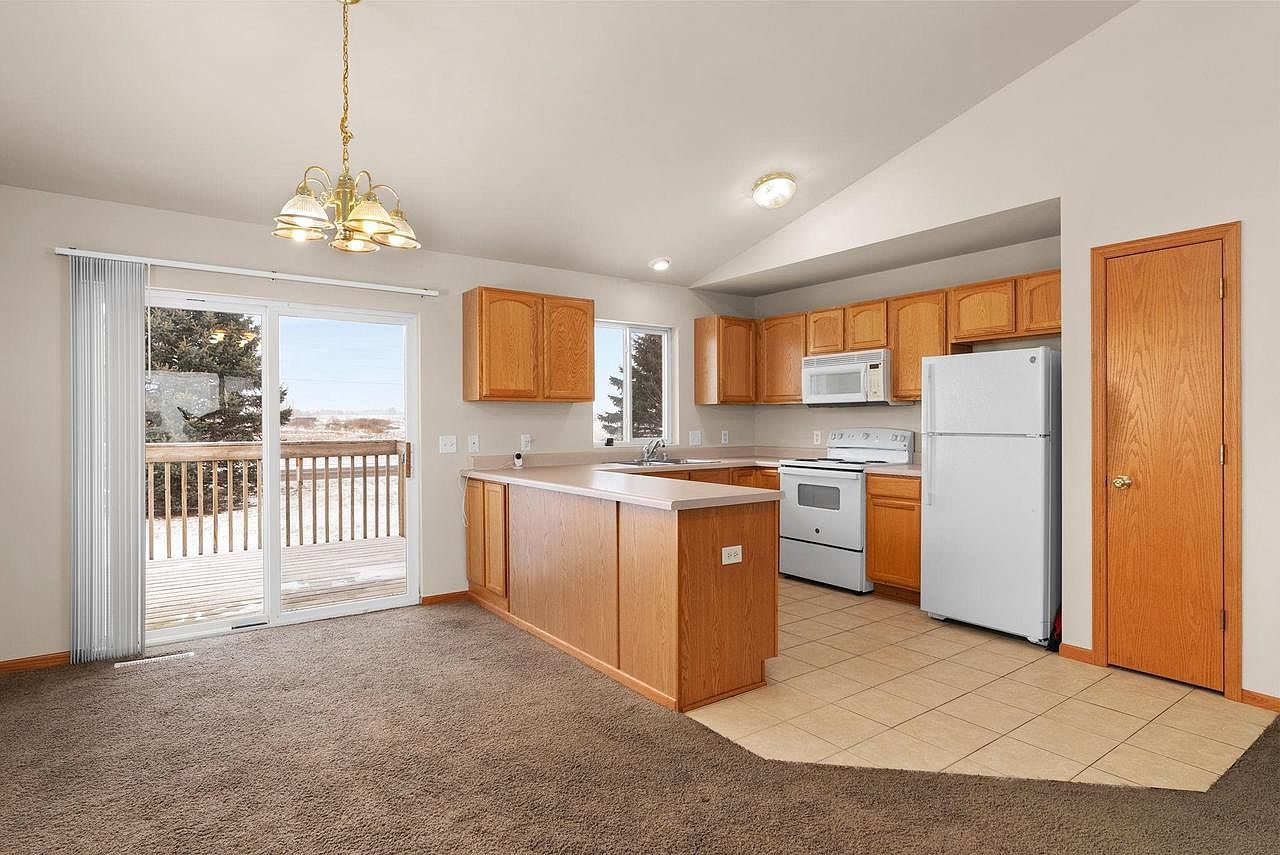 2015 Nighthawk Ln Sauk City, WI 53583 - Thumbnail 4