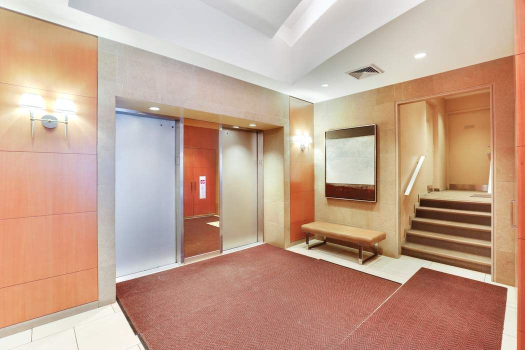 301 East 63rd Street, New York, NY, USA, 10065 - Thumbnail 4