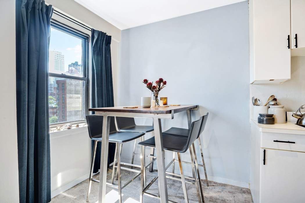 301 East 63rd Street, New York, NY, USA, 10065 - Thumbnail 4