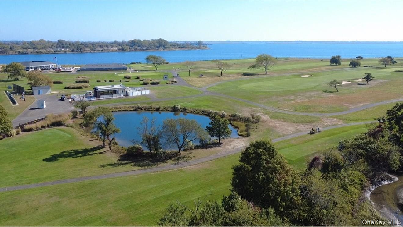 487 Links Dr E Oceanside, NY 11572 - Thumbnail 4