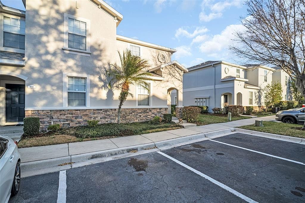 1943 Greenwood Valley Dr Plant City, FL 33563 - Thumbnail 4