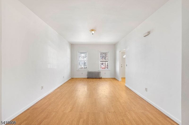 838 Rebecca Pl Elizabeth, NJ 07201 - Thumbnail 4