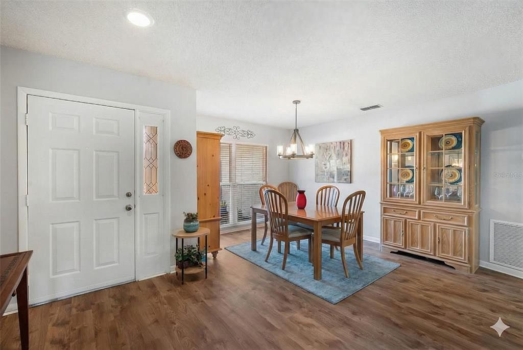 16646 Vallely Dr Tampa, FL 33618 - Thumbnail 4