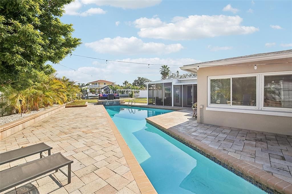 5467 Bayou Grande Blvd NE Saint Petersburg, FL 33703 - Thumbnail 4