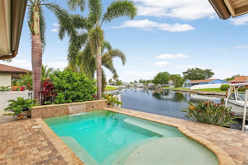 5036 Dover St NE Saint Petersburg, FL 33703 - Thumbnail 4