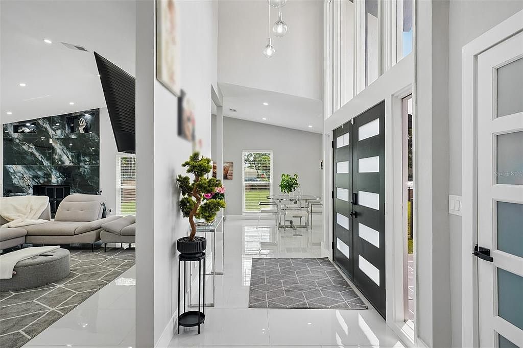 5201 Huntington St NE Saint Petersburg, FL 33703 - Thumbnail 4