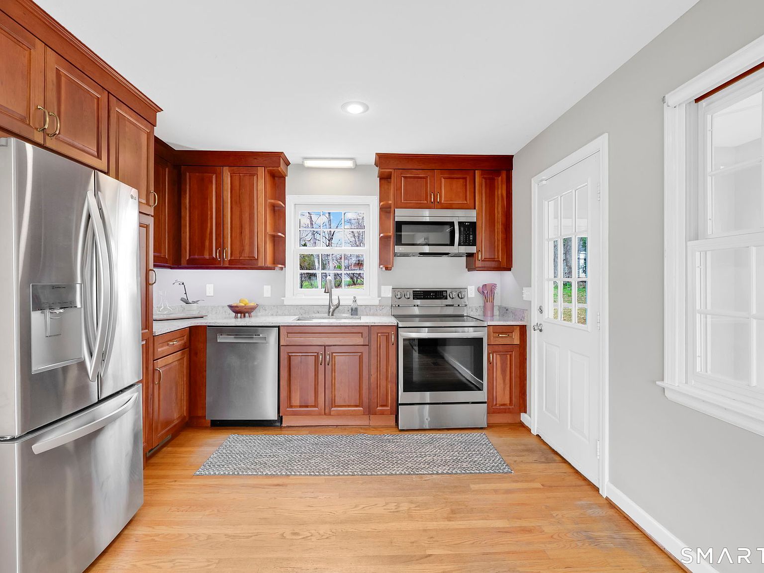 107 Harmund Pl Wethersfield, CT 06109 - Thumbnail 4