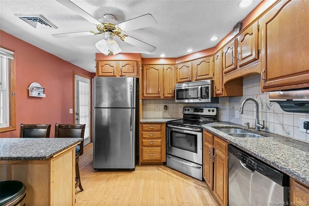 6 Norman Rd Hamden, CT 06514 - Thumbnail 4