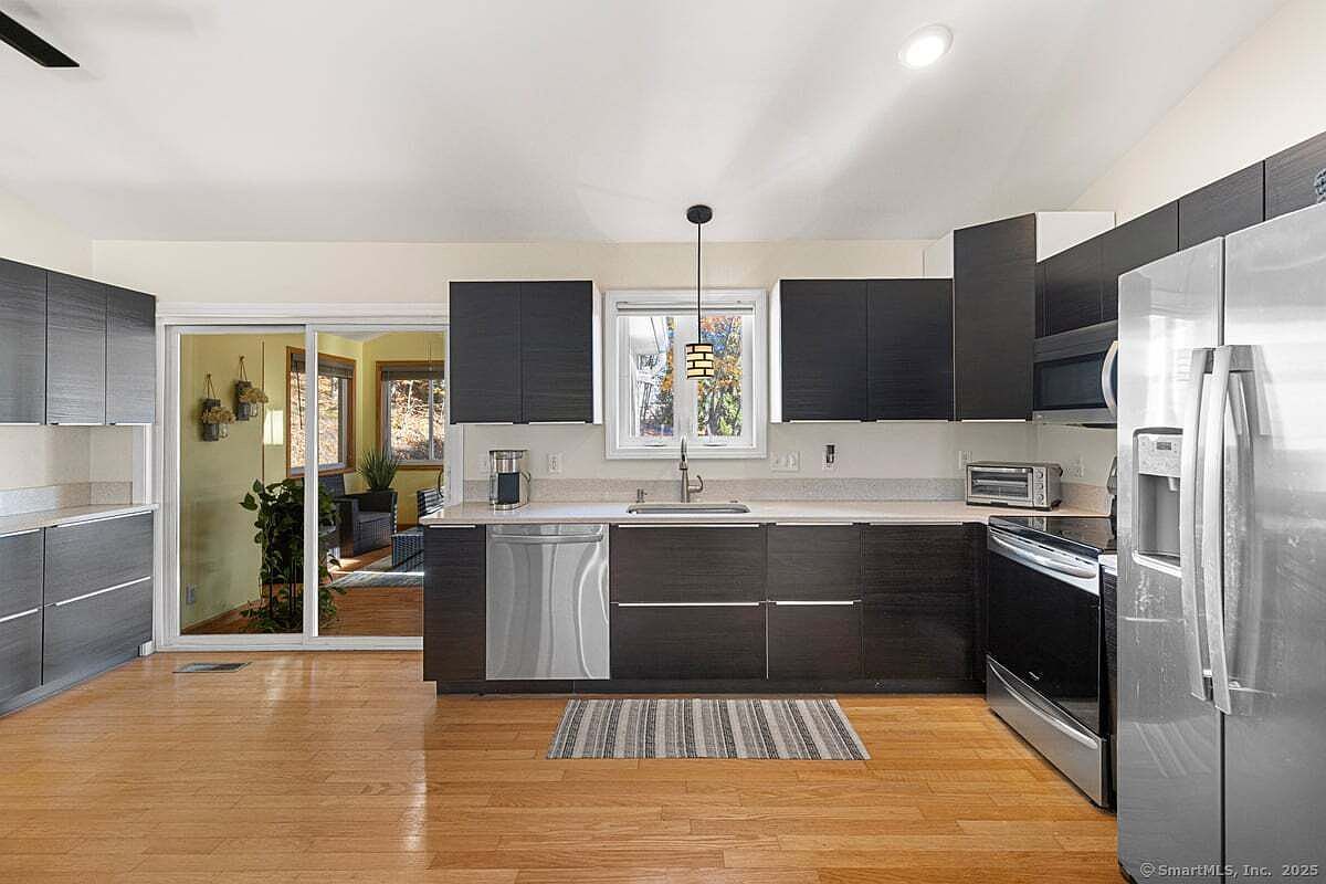 161 Grannis St New Haven, CT 06512 - Thumbnail 4