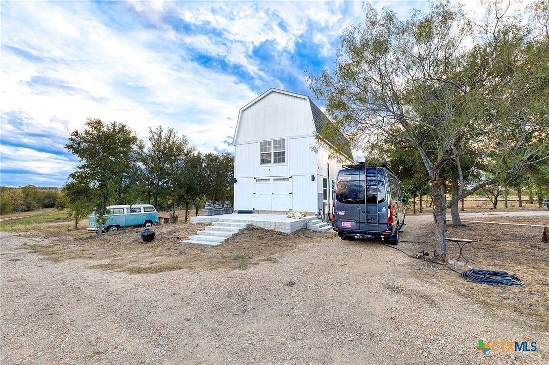 1501 Boggy Creek Rd Lockhart, TX 78644 - Thumbnail 4