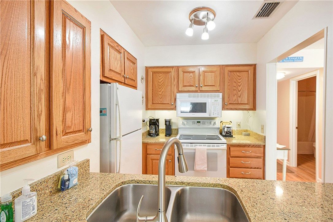 1524 Wood Ave APT 314 Saint Simons Island, GA 31522 - Thumbnail 4