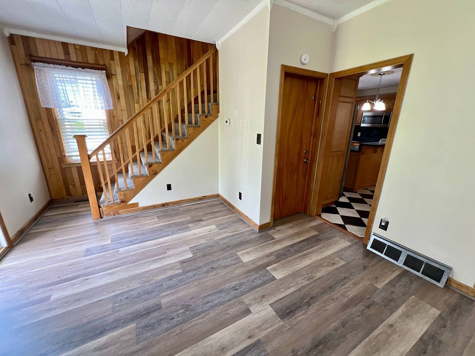 604 Braxton St Gassaway, WV 26624 - Thumbnail 4