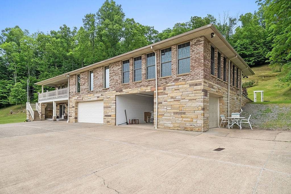 135 Braxton St Gassaway, WV 26624 - Thumbnail 4