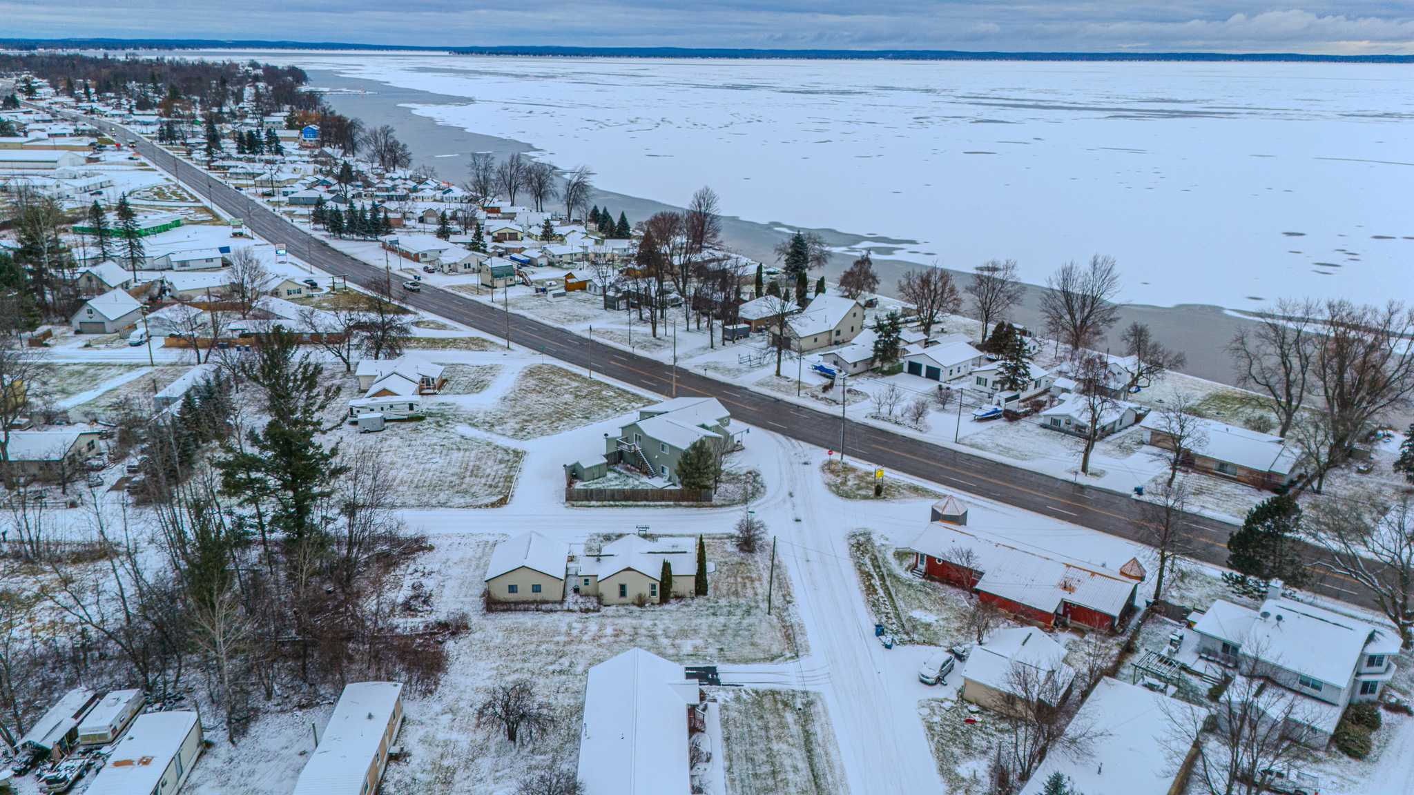 307 Village Avenue, Houghton Lake, MI, USA, 48629 - Thumbnail 4