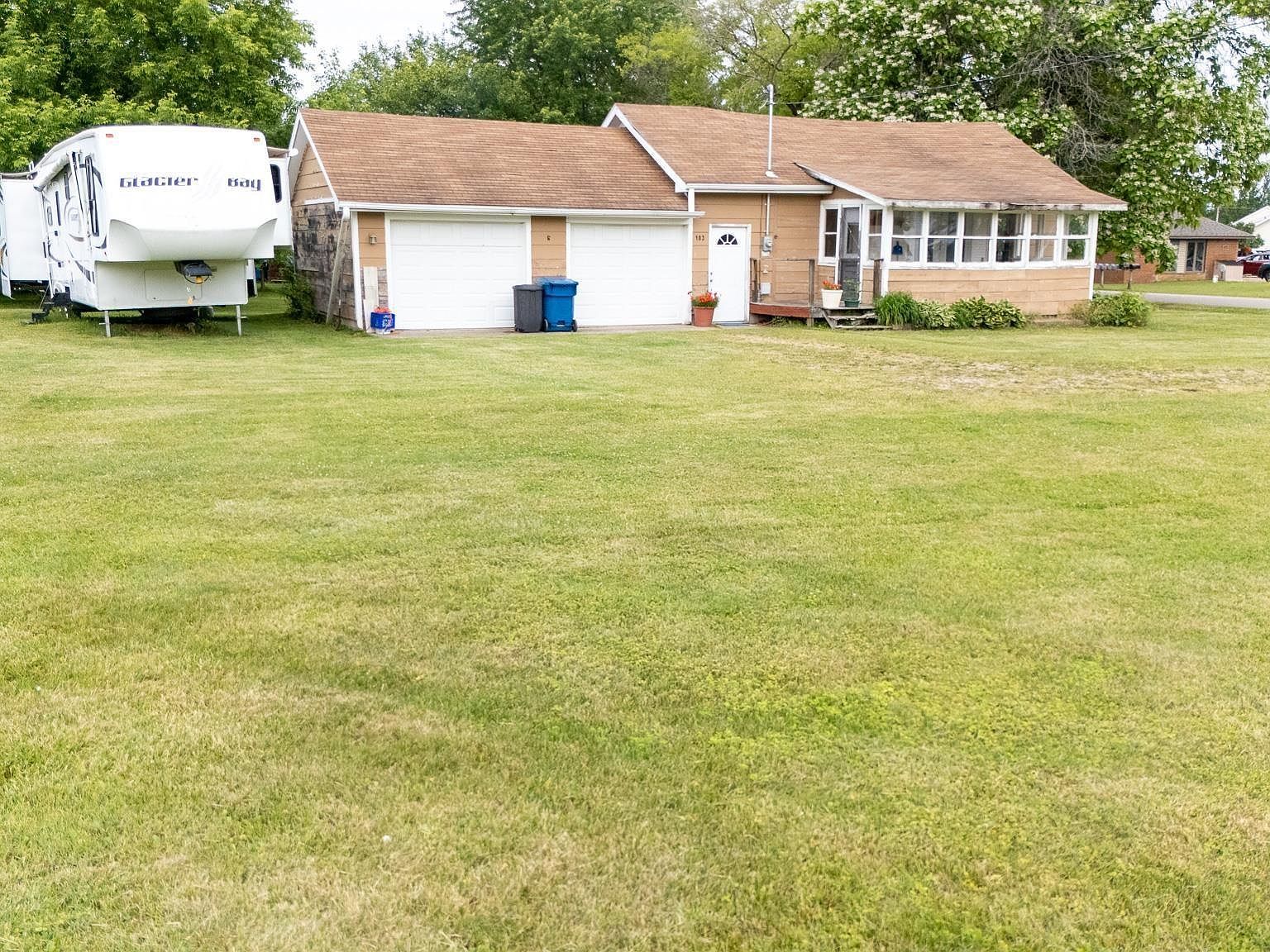 103 Beech St Houghton Lake, MI 48629 - Thumbnail 4