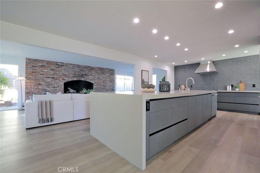 418 E Bay St Costa Mesa, CA 92627 - Thumbnail 4