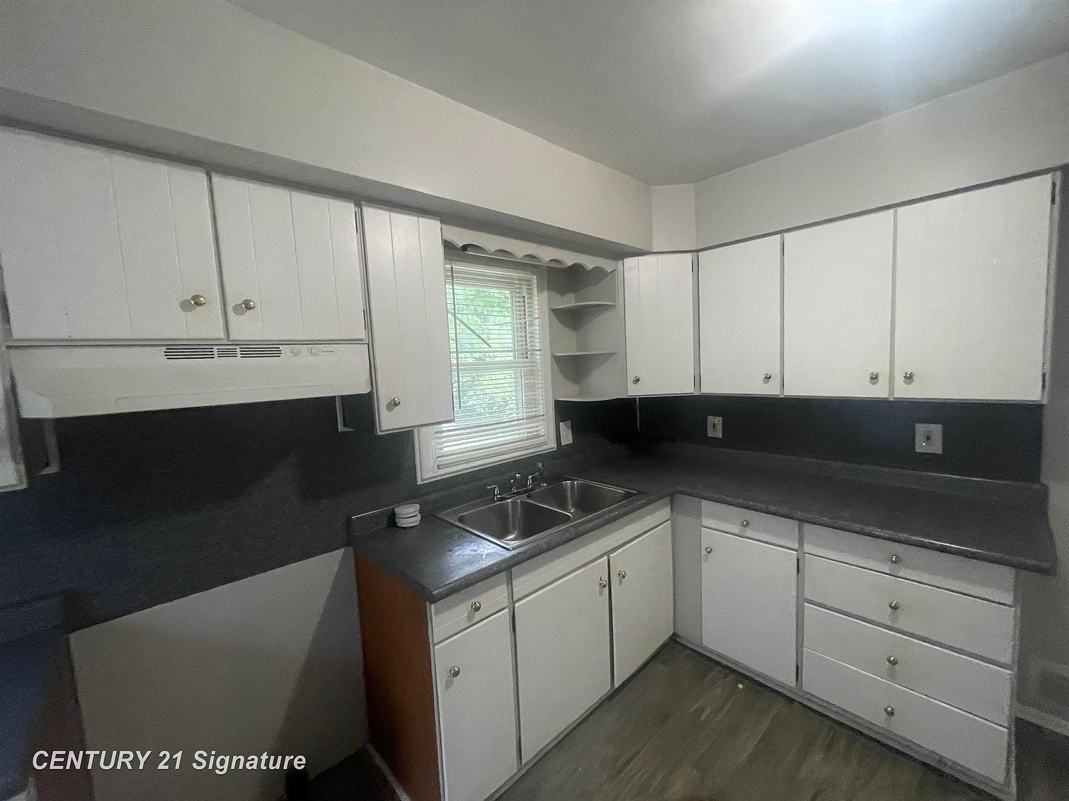 1418 Blueberry Ln Flint, MI 48507 - Thumbnail 4