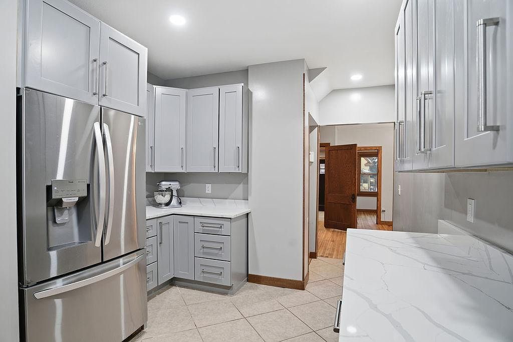 1201 6th St E Saint Paul, MN 55106 - Thumbnail 4