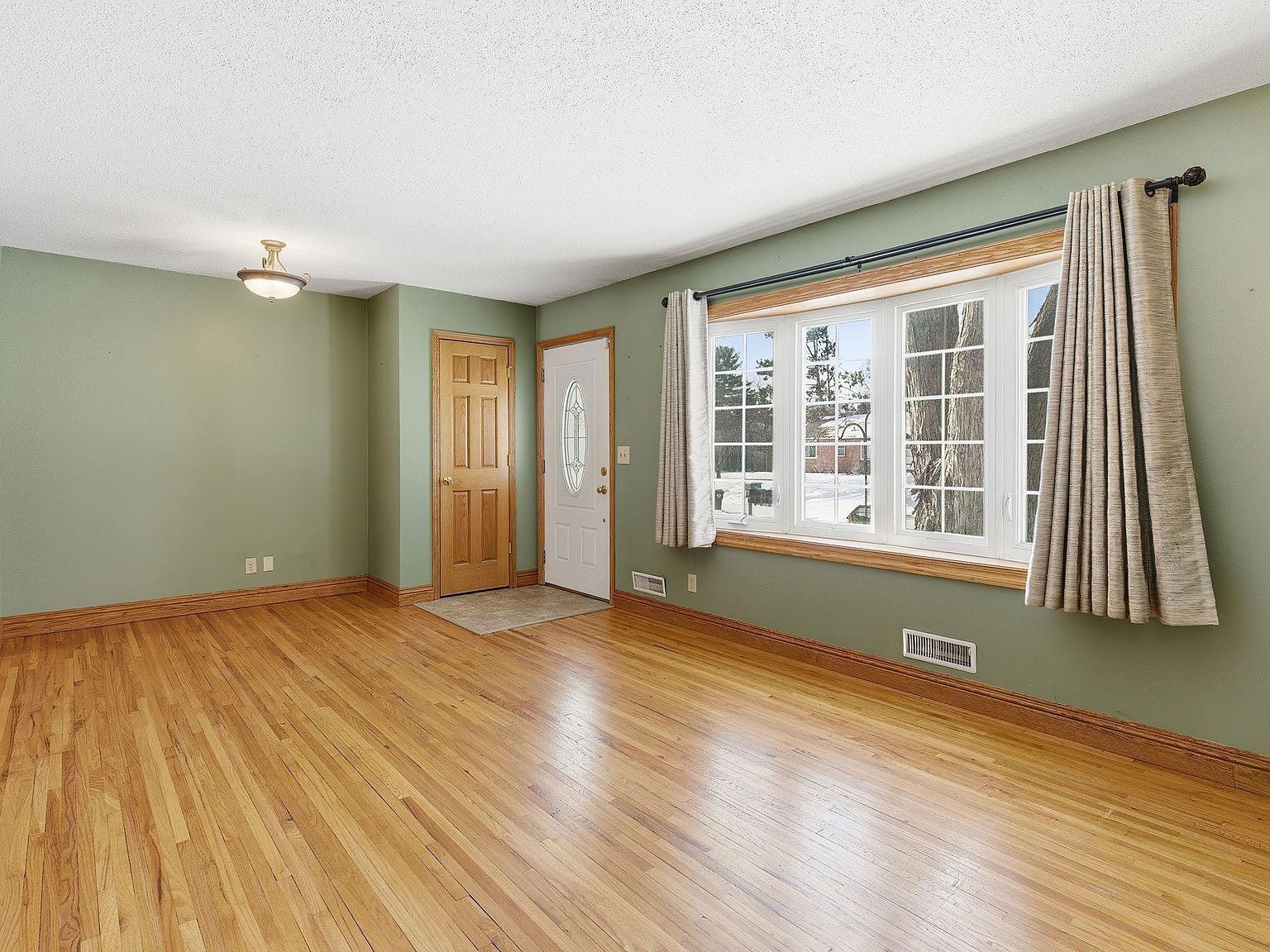 10409 Zion St NW Coon Rapids, MN 55433 - Thumbnail 4