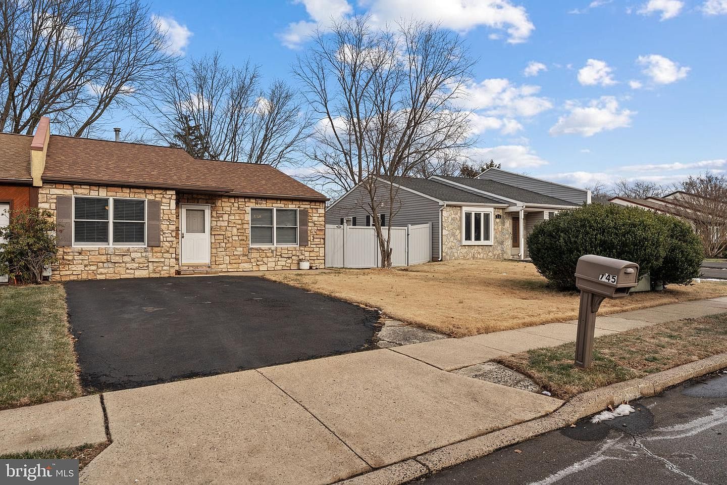 745 Tennyson Dr Warminster, PA 18974 - Thumbnail 4