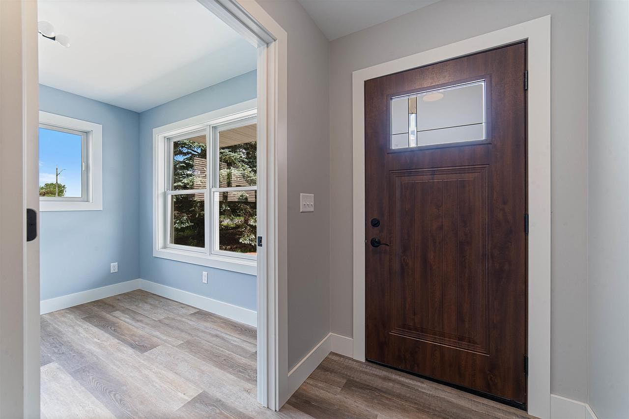 3317 Baxter Ave Superior, WI 54880 - Thumbnail 4