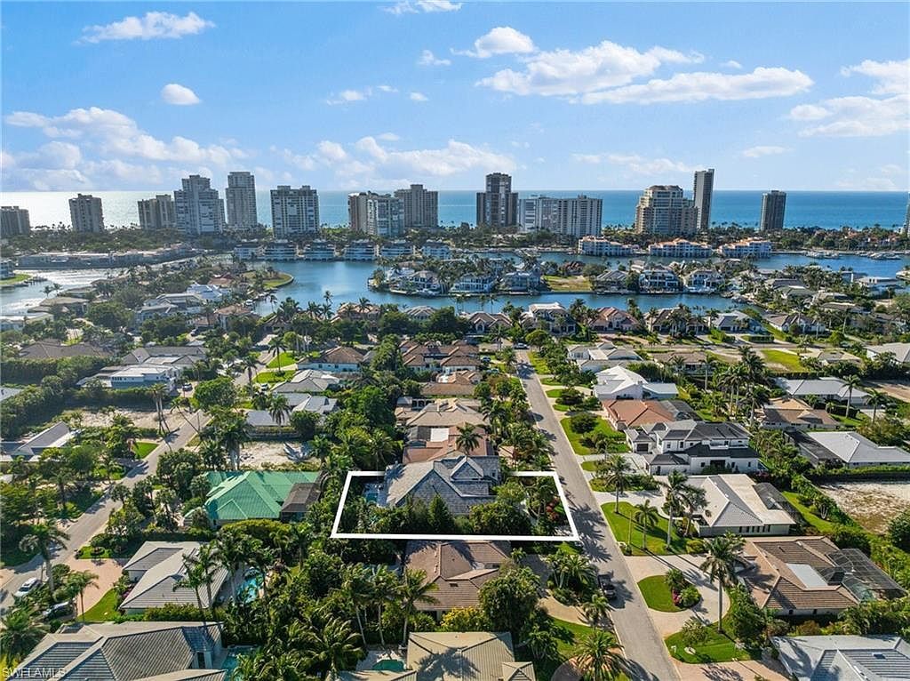 532 Pine Grove Ln Naples, FL 34103 - Thumbnail 4