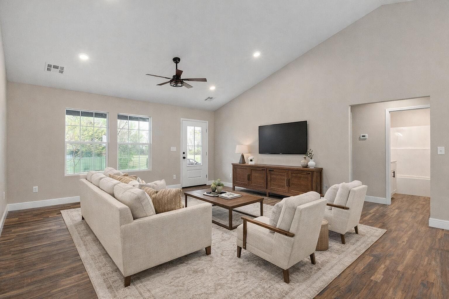 215 W Cofield St Aurora, MO 65605 - Thumbnail 4