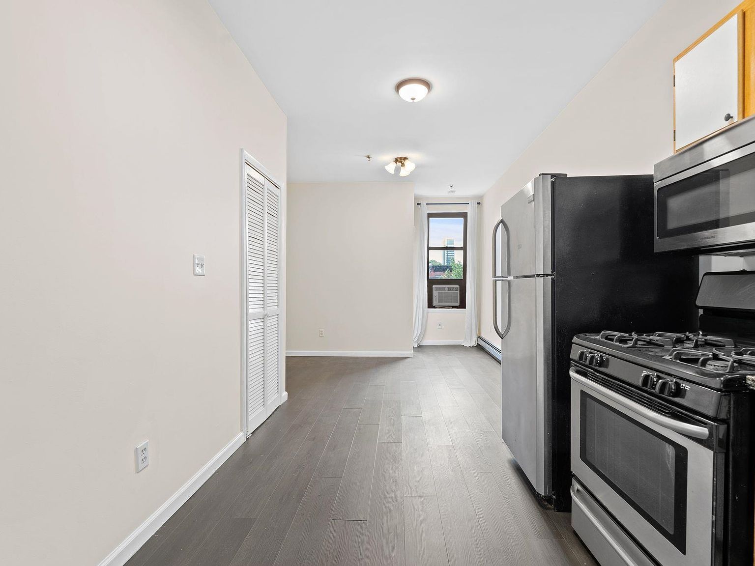811 Park Ave APT 8 Hoboken, NJ 07030 - Thumbnail 4